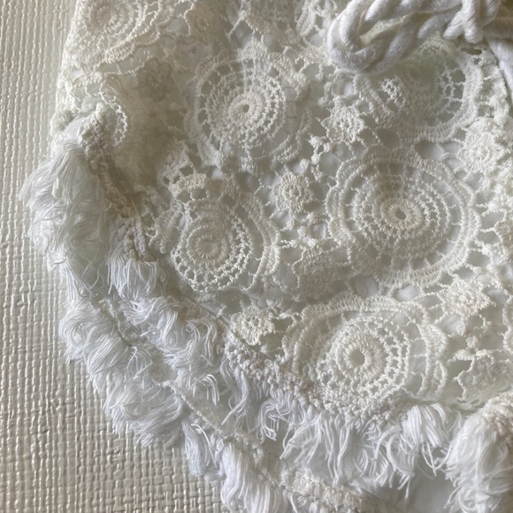 Lost in Alila XS white lace shorts - Picture 4 of 4